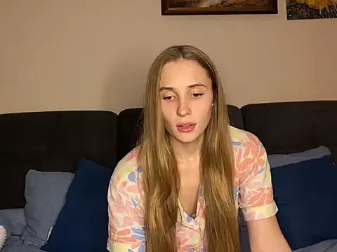 Snapshot of little-girl05 chatting on December 3, 2025, 8:07 pm little-girl05 online show from December 3, 2025, 8:07 pm