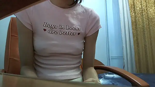 Snapshot of andreea713 chatting on February 5, 2026, 2:43 pm andreea713 online show from February 5, 2026, 2:43 pm