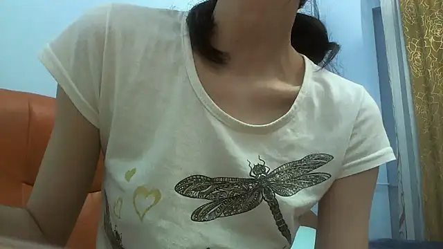 Snapshot of andreea713 chatting on February 12, 2026, 4:35 pm andreea713 online show from February 12, 2026, 4:35 pm