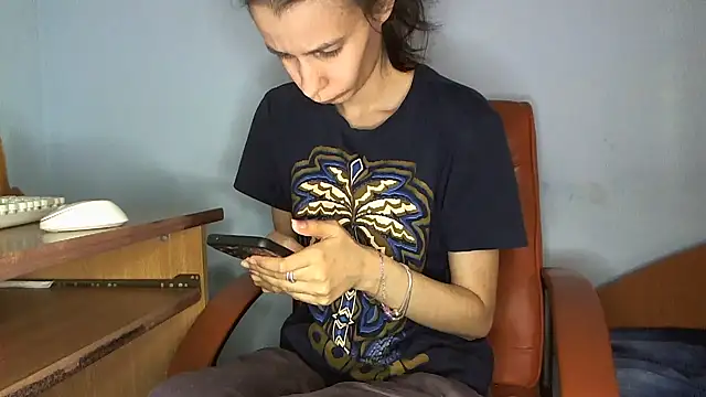 Snapshot of andreea713 chatting on March 12, 2026, 3:40 pm andreea713 online show from March 12, 2026, 3:40 pm