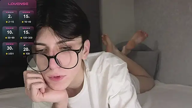 Oliver star boy  online show from December 21, 2025, 10:28 pm