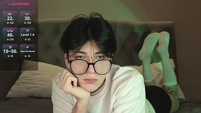 Oliver star boy  online show from February 7, 2026, 8:12 pm