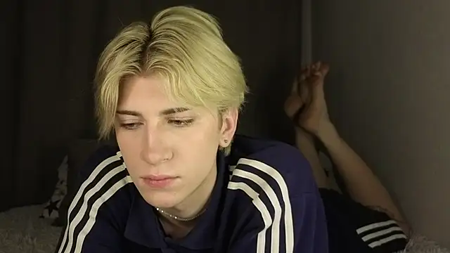 Snapshot of Oliver_star_boy_ chatting on June 4, 2026, 7:09 pm Oliver star boy online show from June 4, 2026, 7:09 pm