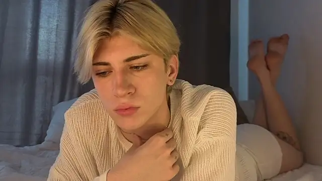 Snapshot of Oliver_star_boy_ chatting on June 9, 2026, 8:37 am Oliver star boy online show from June 9, 2026, 8:37 am