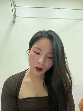 Snapshot of Bee_Yellow00 chatting on November 20, 2025, 4:56 am Bee Yellow00 online show from November 20, 2025, 4:56 am