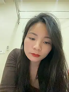 Snapshot of Bee_Yellow00 chatting on December 15, 2025, 4:39 am Bee Yellow00 online show from December 15, 2025, 4:39 am