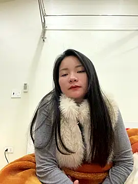 Snapshot of Bee_Yellow00 chatting on January 8, 2026, 5:10 am Bee Yellow00 online show from January 8, 2026, 5:10 am