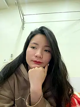 Snapshot of Bee_Yellow00 chatting on January 11, 2026, 5:01 am Bee Yellow00 online show from January 11, 2026, 5:01 am