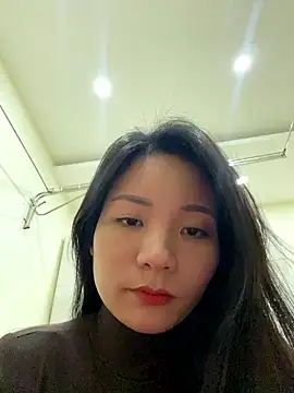 Snapshot of Bee_Yellow00 chatting on January 13, 2026, 4:29 am Bee Yellow00 online show from January 13, 2026, 4:29 am