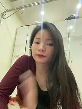 Snapshot of Bee_Yellow00 chatting on January 15, 2026, 4:39 am Bee Yellow00 online show from January 15, 2026, 4:39 am