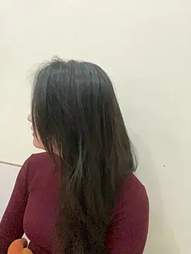 Snapshot of Bee_Yellow00 chatting on February 11, 2026, 4:50 am Bee Yellow00 online show from February 11, 2026, 4:50 am