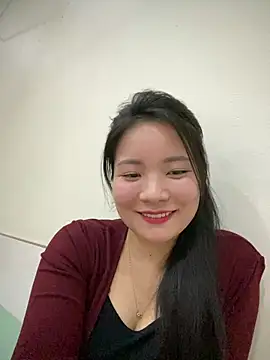 Snapshot of Bee_Yellow00 chatting on March 4, 2026, 4:40 am Bee Yellow00 online show from March 4, 2026, 4:40 am