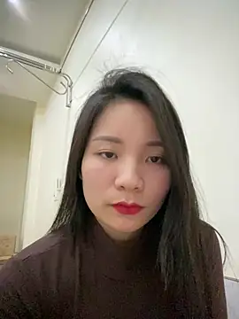 Snapshot of Bee_Yellow00 chatting on March 5, 2026, 4:41 am Bee Yellow00 online show from March 5, 2026, 4:41 am