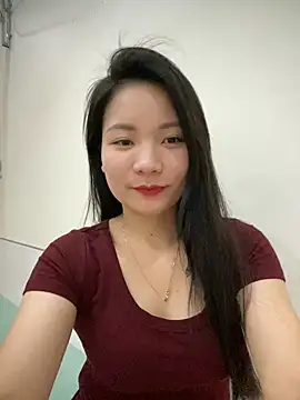 Snapshot of Bee_Yellow00 chatting on March 6, 2026, 4:42 am Bee Yellow00 online show from March 6, 2026, 4:42 am