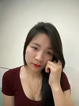 Snapshot of Bee_Yellow00 chatting on March 7, 2026, 4:53 am Bee Yellow00 online show from March 7, 2026, 4:53 am