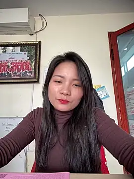 Snapshot of Bee_Yellow00 chatting on March 12, 2026, 3:01 am Bee Yellow00 online show from March 12, 2026, 3:01 am