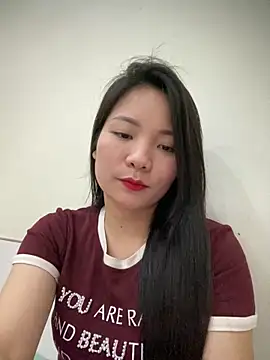 Snapshot of Bee_Yellow00 chatting on March 13, 2026, 4:41 am Bee Yellow00 online show from March 13, 2026, 4:41 am