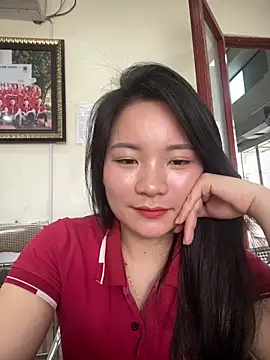 Snapshot of Bee_Yellow00 chatting on March 21, 2026, 1:21 am Bee Yellow00 online show from March 21, 2026, 1:21 am