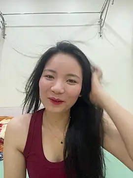 Snapshot of Bee_Yellow00 chatting on May 20, 2026, 4:51 am Bee Yellow00 online show from May 20, 2026, 4:51 am