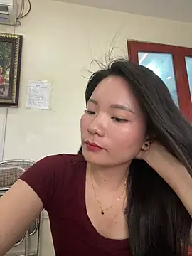 Snapshot of Bee_Yellow00 chatting on June 9, 2026, 4:46 am Bee Yellow00 online show from June 9, 2026, 4:46 am