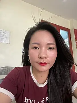 Snapshot of Bee_Yellow00 chatting on June 20, 2026, 4:26 am Bee Yellow00 online show from June 20, 2026, 4:26 am