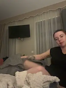 Latexaddictx  online show from February 27, 2026, 7:25 pm