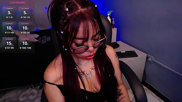 Snapshot of LittleNathy_ chatting on November 1, 2025, 11:45 am LittleNathy online show from November 1, 2025, 11:45 am