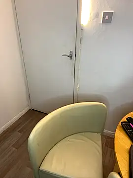 BubblesLovexox online show from December 2, 2025, 4:24 pm