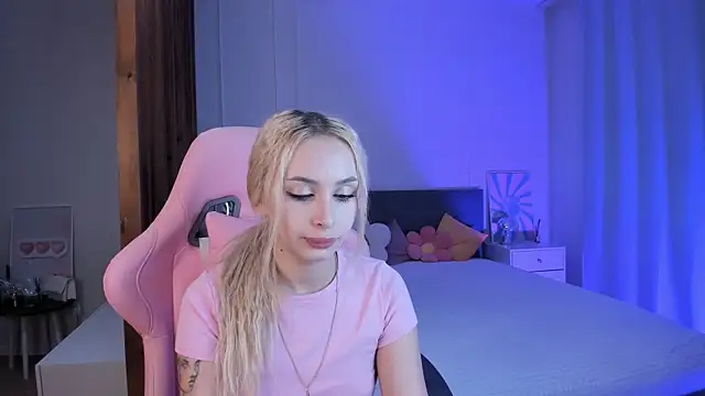 LanaYoung18 online show from November 30, 2025, 4:27 am