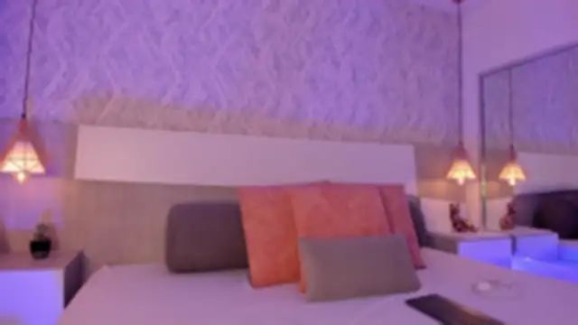 Vittoria  rossi online show from February 2, 2026, 1:43 pm