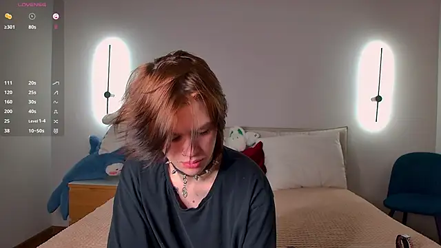 LoraPuffs online show from May 1, 2026, 2:32 pm