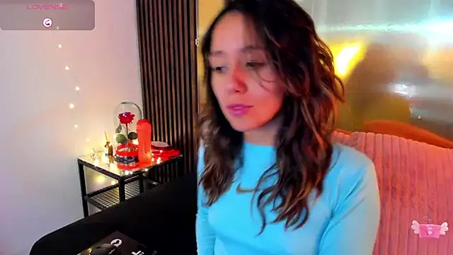 LunaaMorena online show from December 15, 2025, 2:32 pm