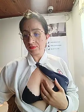 Snapshot of Valentina--1 chatting on June 27, 2026, 12:22 pm Valentina--1 online show from June 27, 2026, 12:22 pm