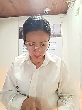 Snapshot of Valentina--1 chatting on June 29, 2026, 10:15 am Valentina--1 online show from June 29, 2026, 10:15 am