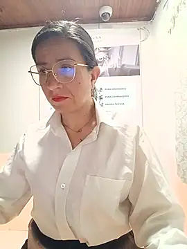Snapshot of Valentina--1 chatting on June 30, 2026, 10:27 am Valentina--1 online show from June 30, 2026, 10:27 am