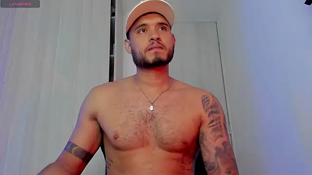 AUSTINN TORRES online show from July 28, 2026, 1:12 am