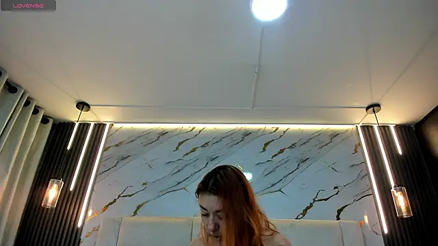 EmilyyRed online show from November 13, 2025, 7:24 pm