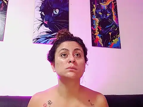 Snapshot of Caroline_Jons chatting on November 14, 2025, 10:58 am Caroline Jons online show from November 14, 2025, 10:58 am