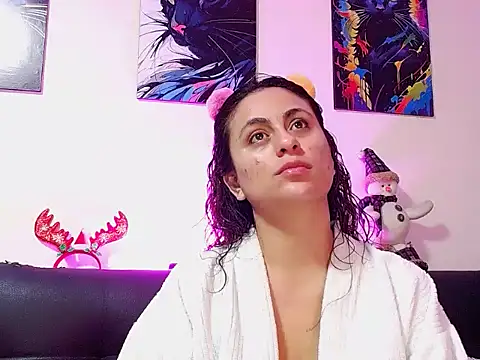 Snapshot of Caroline_Jons chatting on November 25, 2025, 10:26 am Caroline Jons online show from November 25, 2025, 10:26 am