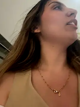 sarah honey   online show from November 3, 2025, 1:56 pm