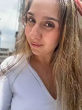 Snapshot of sarah_honey__ chatting on April 14, 2026, 4:13 pm sarah honey online show from April 14, 2026, 4:13 pm