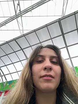 Snapshot of sarah_honey__ chatting on April 17, 2026, 3:15 pm sarah honey online show from April 17, 2026, 3:15 pm