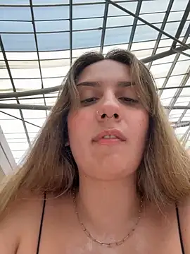 Snapshot of sarah_honey__ chatting on April 26, 2026, 4:15 pm sarah honey online show from April 26, 2026, 4:15 pm