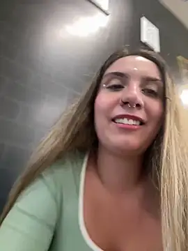 Snapshot of sarah_honey__ chatting on May 20, 2026, 2:34 pm sarah honey online show from May 20, 2026, 2:34 pm