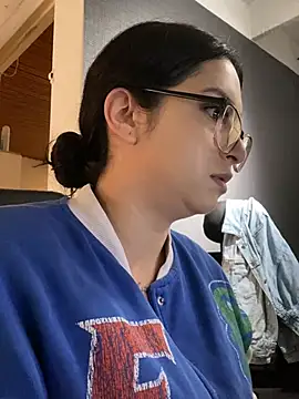 Kloe Novoa online show from January 19, 2026, 1:37 pm