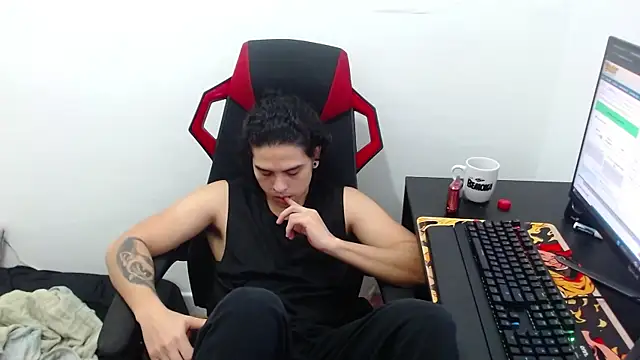 Snapshot of LiamRidesr chatting on November 3, 2025, 11:59 pm LiamRidesr online show from November 3, 2025, 11:59 pm