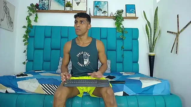 Hot Boys Latinos X online show from November 25, 2025, 10:32 pm