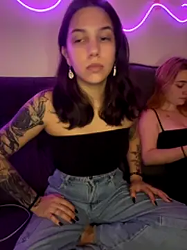 Snapshot of Hannahinfame chatting on November 20, 2025, 5:07 am Hannahinfame online show from November 20, 2025, 5:07 am