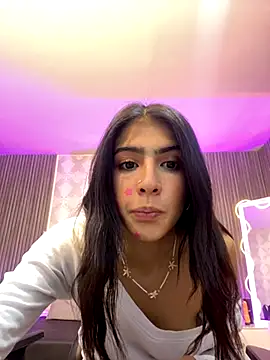 MAIILY TAY online show from November 10, 2025, 12:04 pm