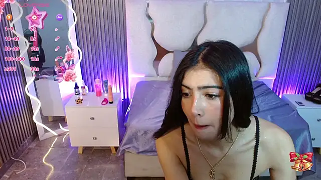 MAIILY TAY online show from December 5, 2025, 12:14 pm